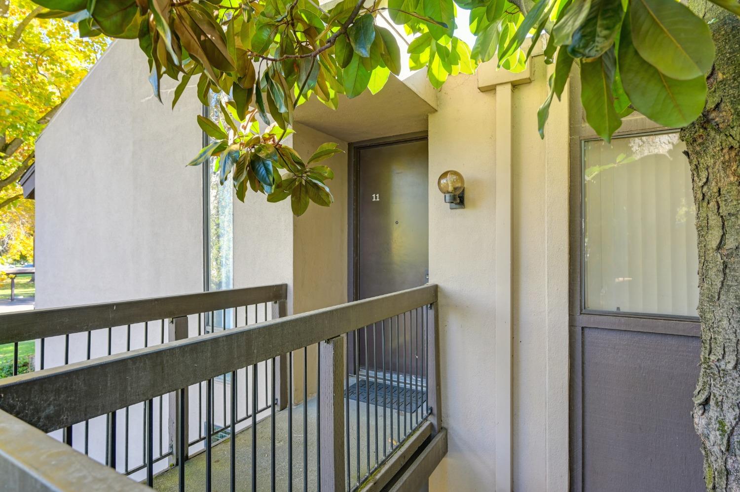 Detail Gallery Image 2 of 40 For 2241 Woodside Ln #11,  Sacramento,  CA 95825 - 1 Beds | 1 Baths