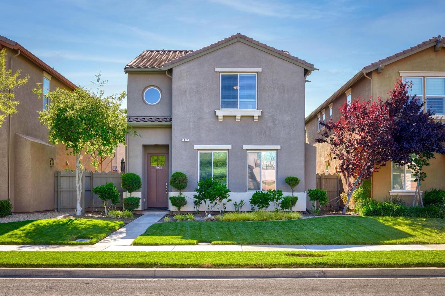 Detail Gallery Image 2 of 38 For 3925 Rose Garden Way, Turlock,  CA 95382 - 3 Beds | 2/1 Baths