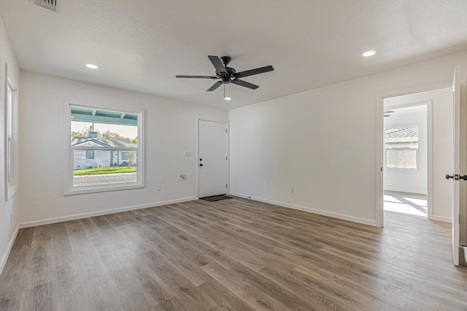 Detail Gallery Image 8 of 36 For 6036 Mclaren Ave, Sacramento,  CA 95822 - 3 Beds | 1 Baths