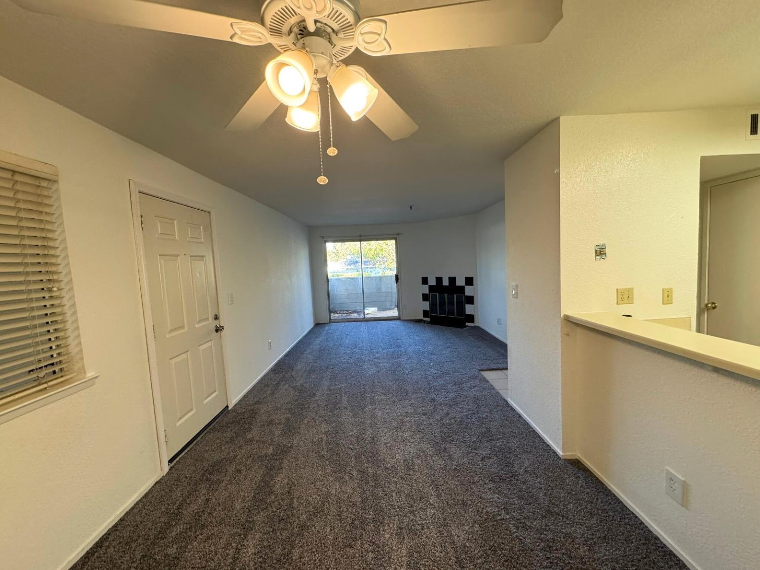 Detail Gallery Image 3 of 20 For 1019 Dornajo Way #129,  Sacramento,  CA 95825 - 1 Beds | 1 Baths