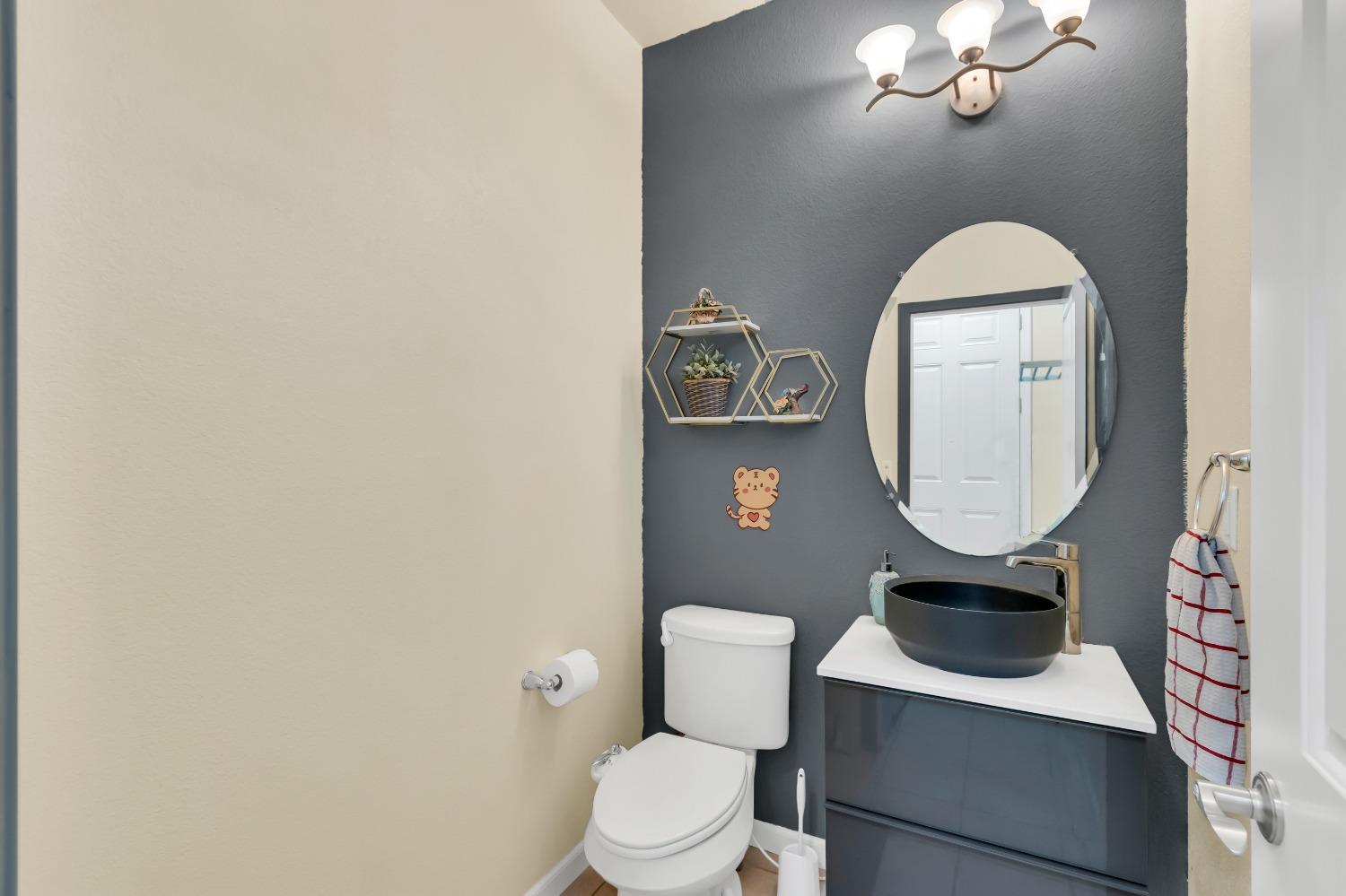 Detail Gallery Image 7 of 57 For 2481 Ben Ali Way, Sacramento,  CA 95815 - 4 Beds | 2/1 Baths