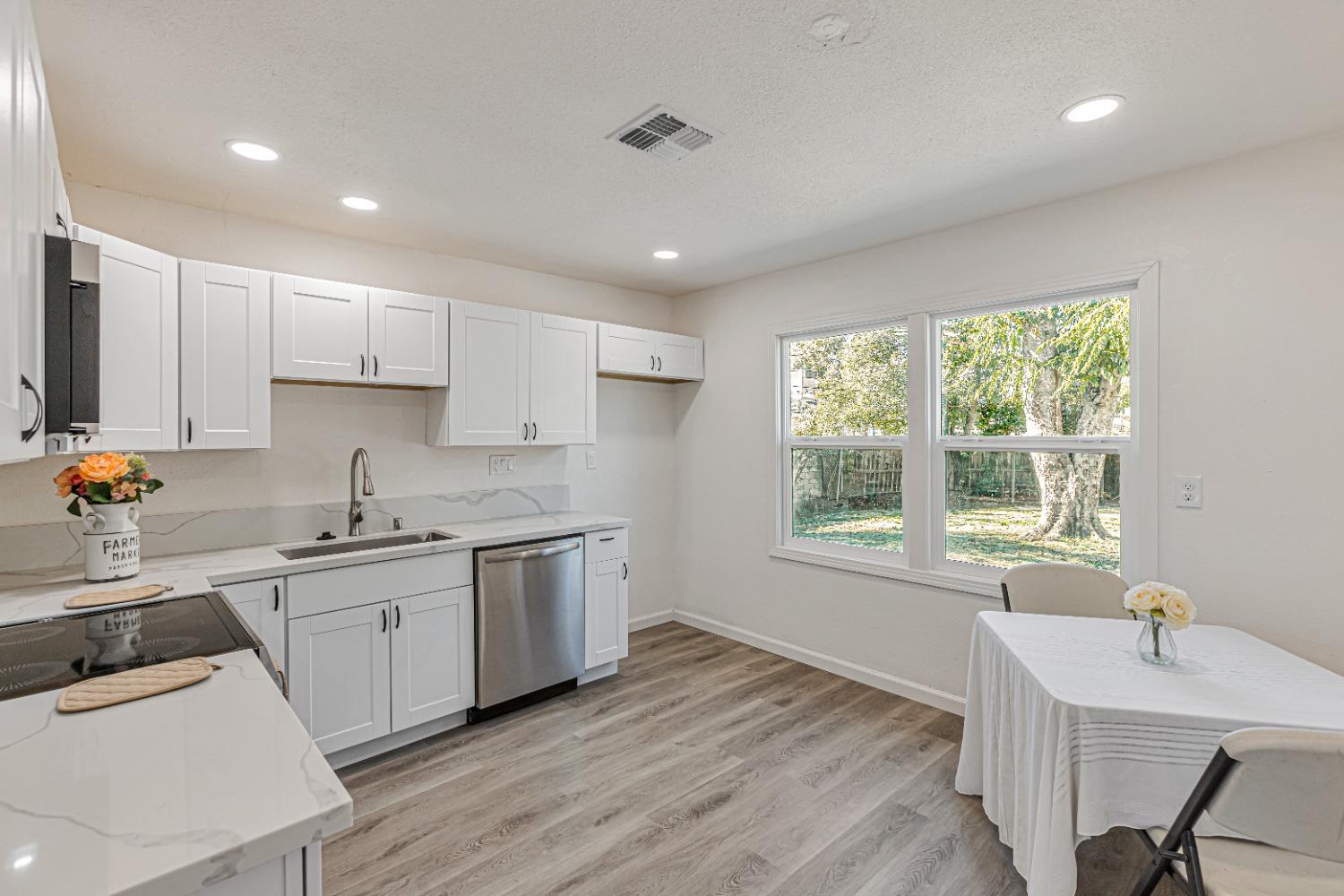 Detail Gallery Image 9 of 36 For 6036 Mclaren Ave, Sacramento,  CA 95822 - 3 Beds | 1 Baths