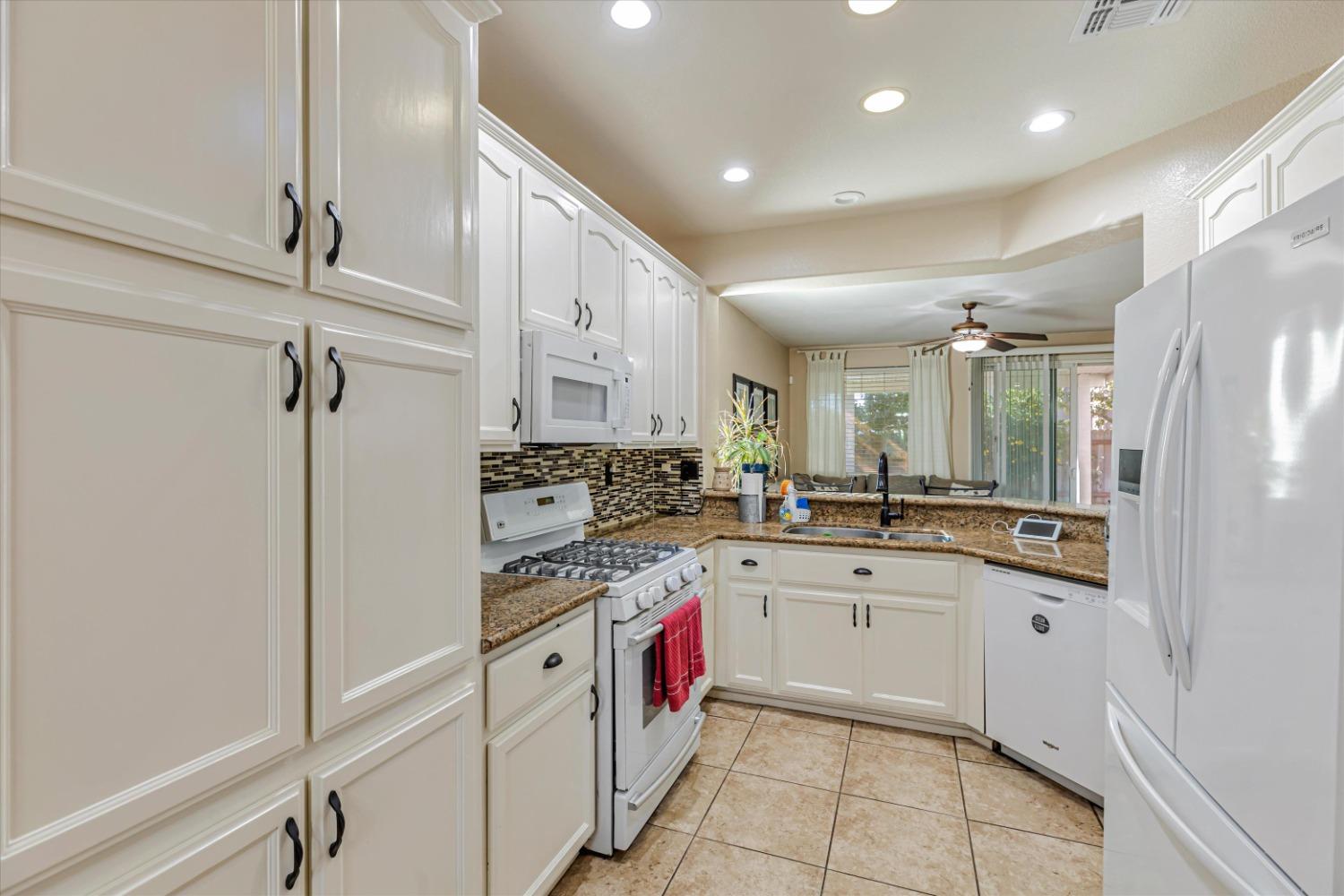 Detail Gallery Image 12 of 43 For 3538 Cap Rock Way, Rancho Cordova,  CA 95670 - 3 Beds | 2 Baths