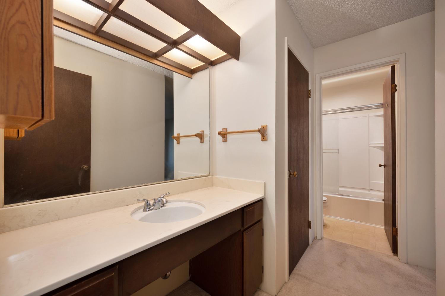 Detail Gallery Image 28 of 40 For 2241 Woodside Ln #11,  Sacramento,  CA 95825 - 1 Beds | 1 Baths