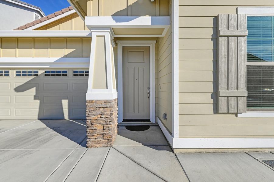 Detail Gallery Image 3 of 26 For 8032 Clear Springs Pl, Roseville,  CA 95747 - 4 Beds | 3 Baths