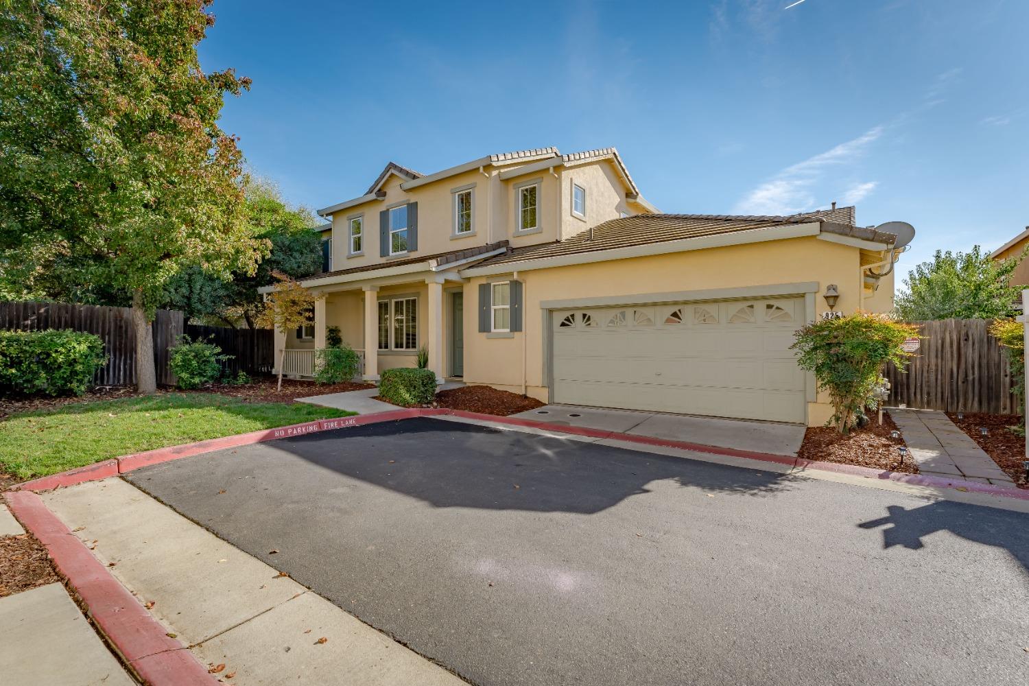 Detail Gallery Image 2 of 48 For 925 Courtyards Loop, Lincoln,  CA 95648 - 3 Beds | 2/1 Baths