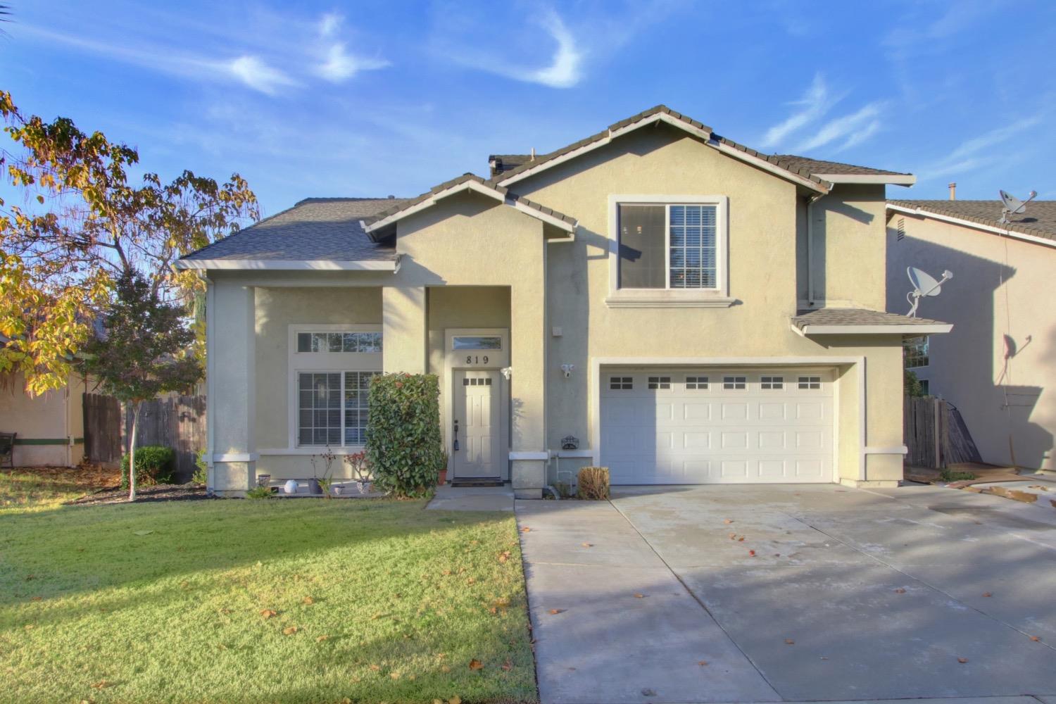 Detail Gallery Image 1 of 37 For 819 Marsh Creek, Sacramento,  CA 95838 - 4 Beds | 2/1 Baths