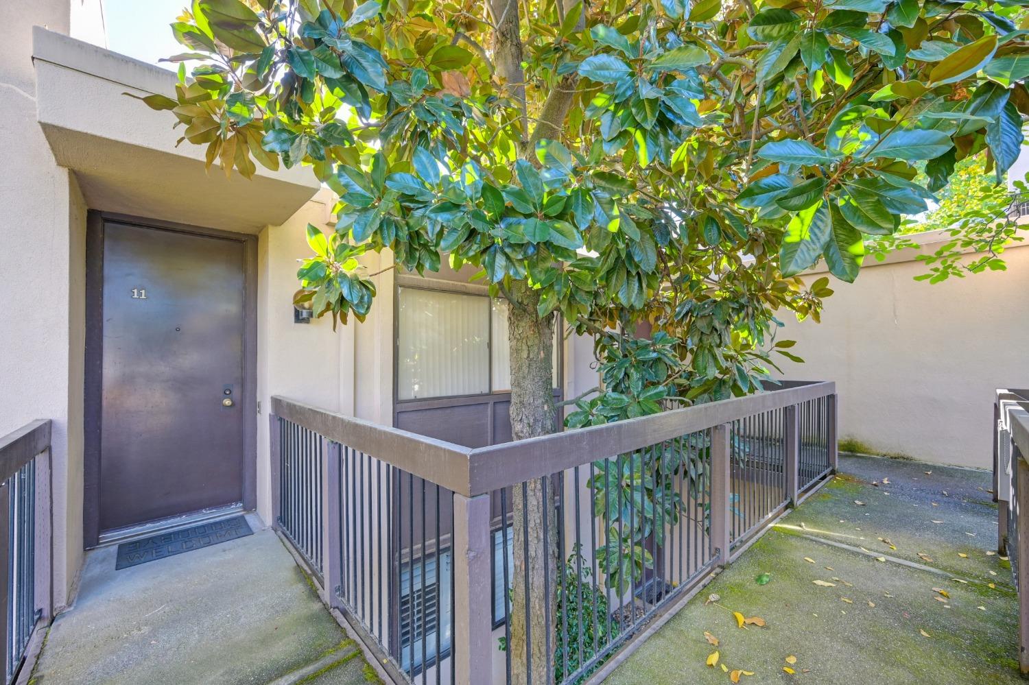 Detail Gallery Image 3 of 40 For 2241 Woodside Ln #11,  Sacramento,  CA 95825 - 1 Beds | 1 Baths