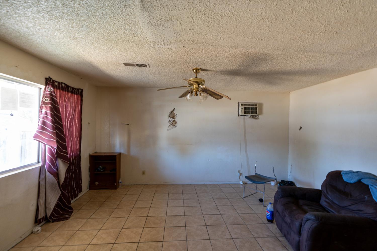 Detail Gallery Image 8 of 27 For 1790 Corregidor Ave, Firebaugh,  CA 93622 - 3 Beds | 1 Baths