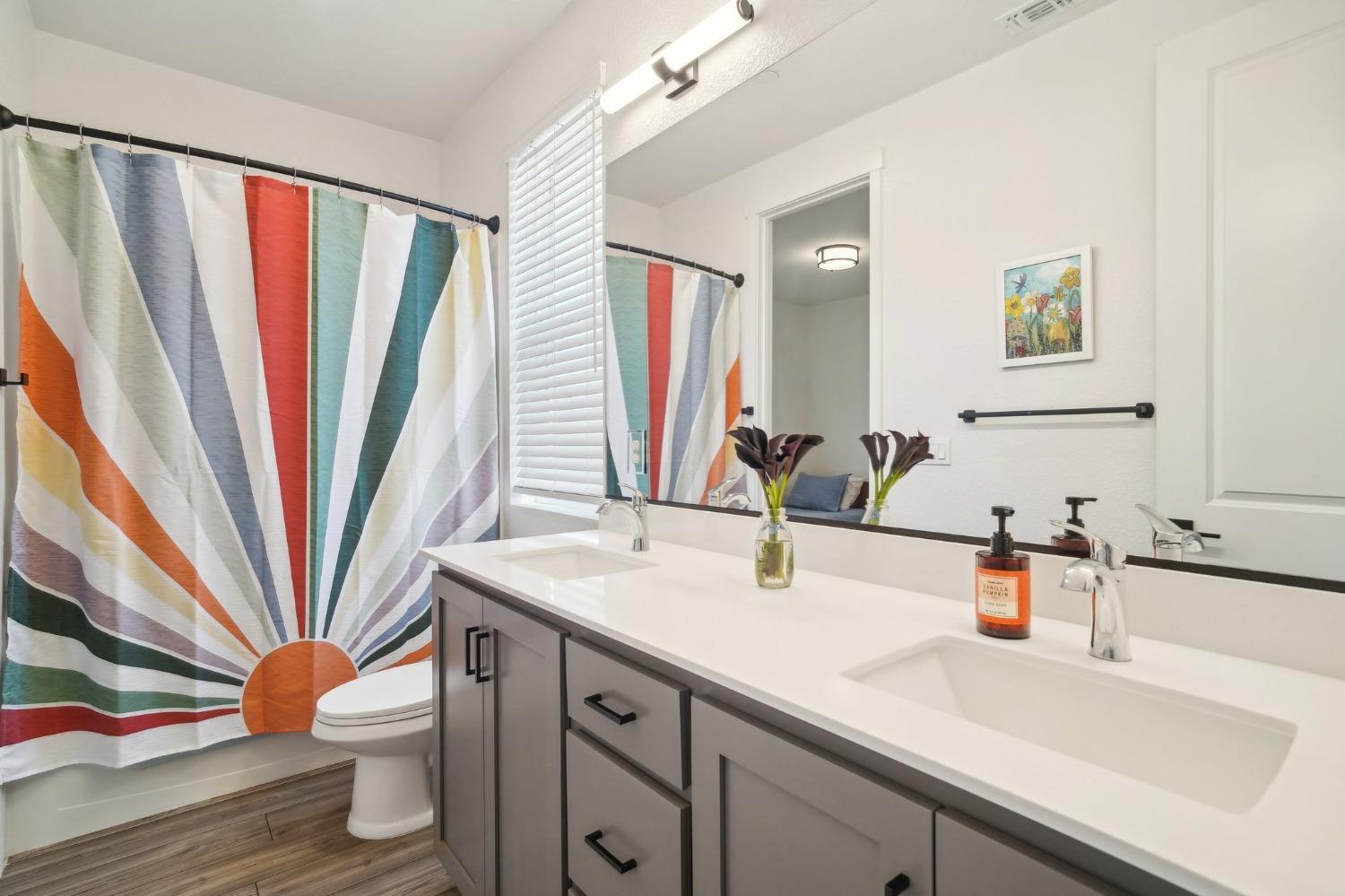 Detail Gallery Image 15 of 31 For 4933 Esma Jane Ln, Sacramento,  CA 95822 - 3 Beds | 2/1 Baths