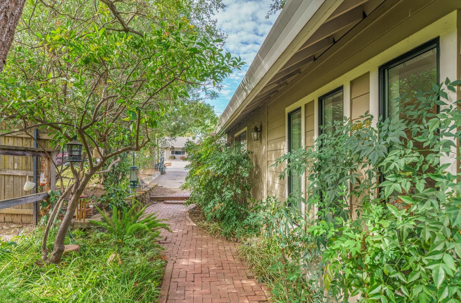 Detail Gallery Image 6 of 48 For 3414 Marshall Ave, Carmichael,  CA 95608 - 3 Beds | 2 Baths