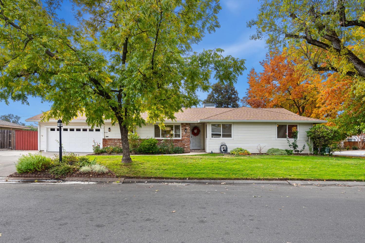 Detail Gallery Image 1 of 33 For 4220 Winding Creek Rd, Sacramento,  CA 95864 - 3 Beds | 2 Baths