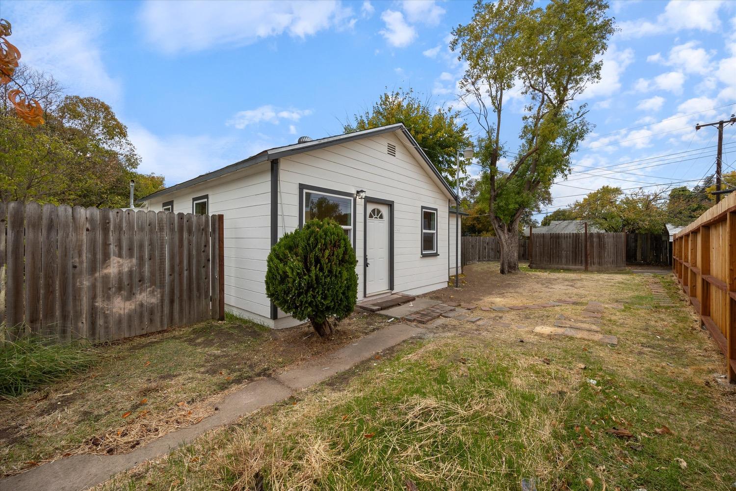 Detail Gallery Image 3 of 32 For 2100 S Keith Way, Sacramento,  CA 95825 - 2 Beds | 1 Baths