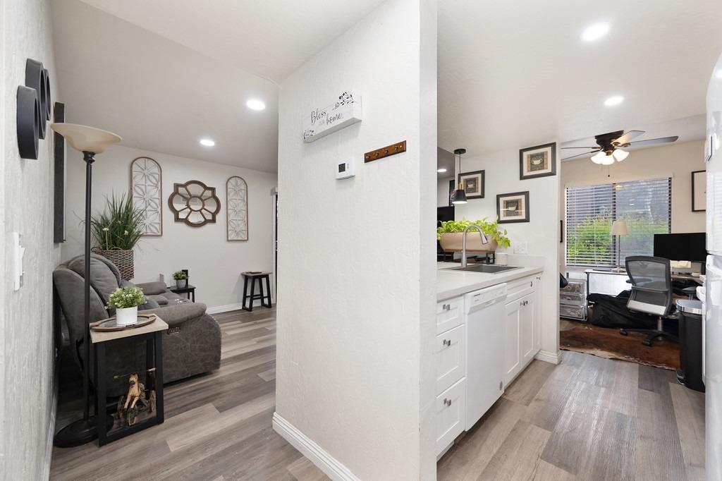 Detail Gallery Image 4 of 24 For 983 Fulton Ave #467,  Sacramento,  CA 95825 - 1 Beds | 1 Baths