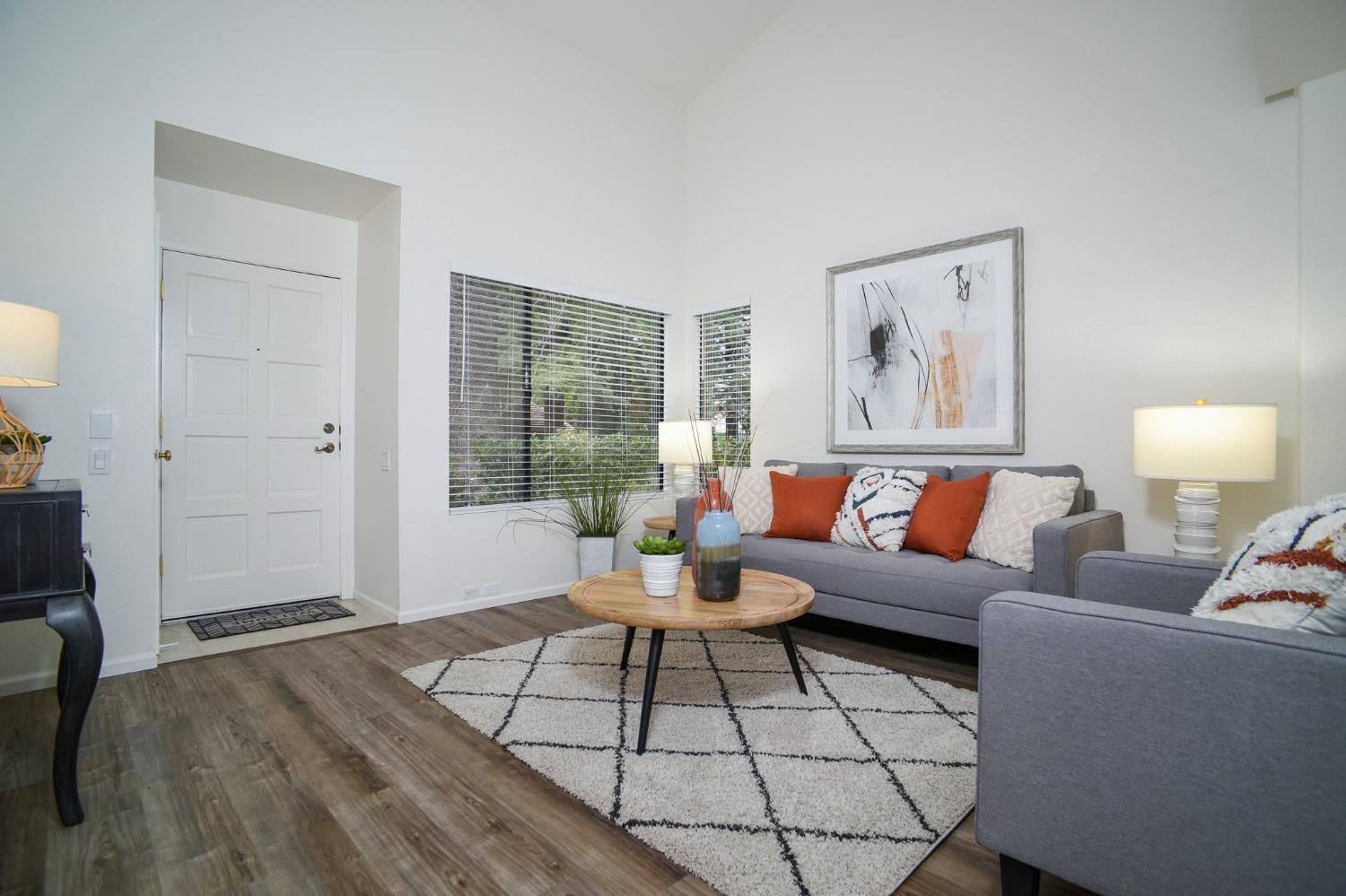 Detail Gallery Image 3 of 38 For 292 Hartnell Pl, Sacramento,  CA 95825 - 2 Beds | 2/1 Baths