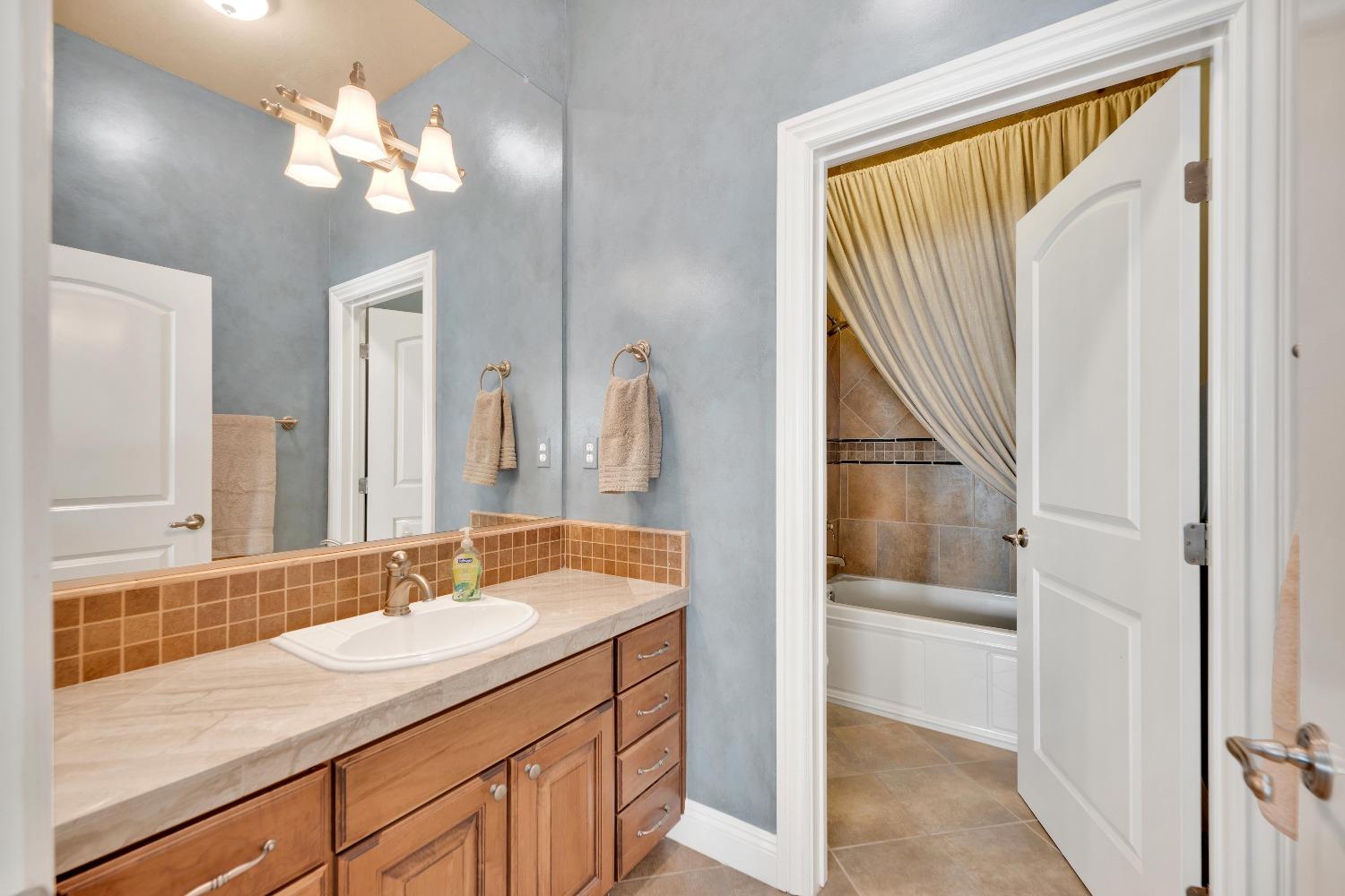 Detail Gallery Image 28 of 81 For 2430 Pavilions Place Ln #305,  Sacramento,  CA 95825 - 3 Beds | 3 Baths