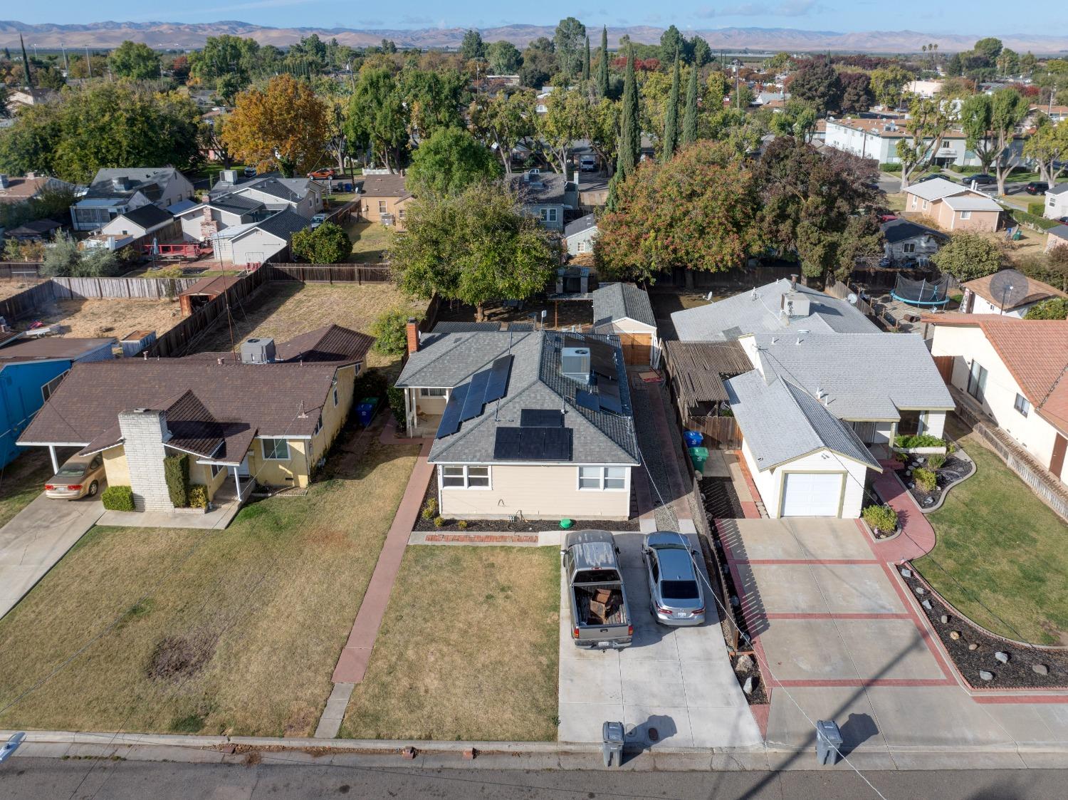 Sycamore Avenue, Gustine, California image 3