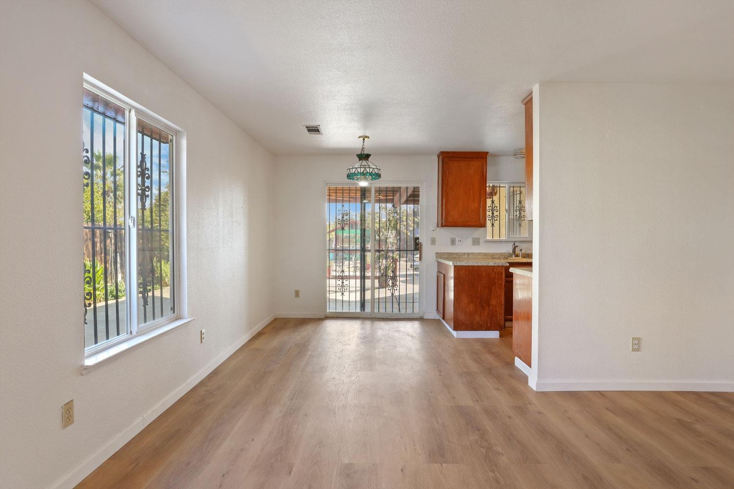 Detail Gallery Image 9 of 45 For 336 W 9th St, Stockton,  CA 95206 - 4 Beds | 2 Baths