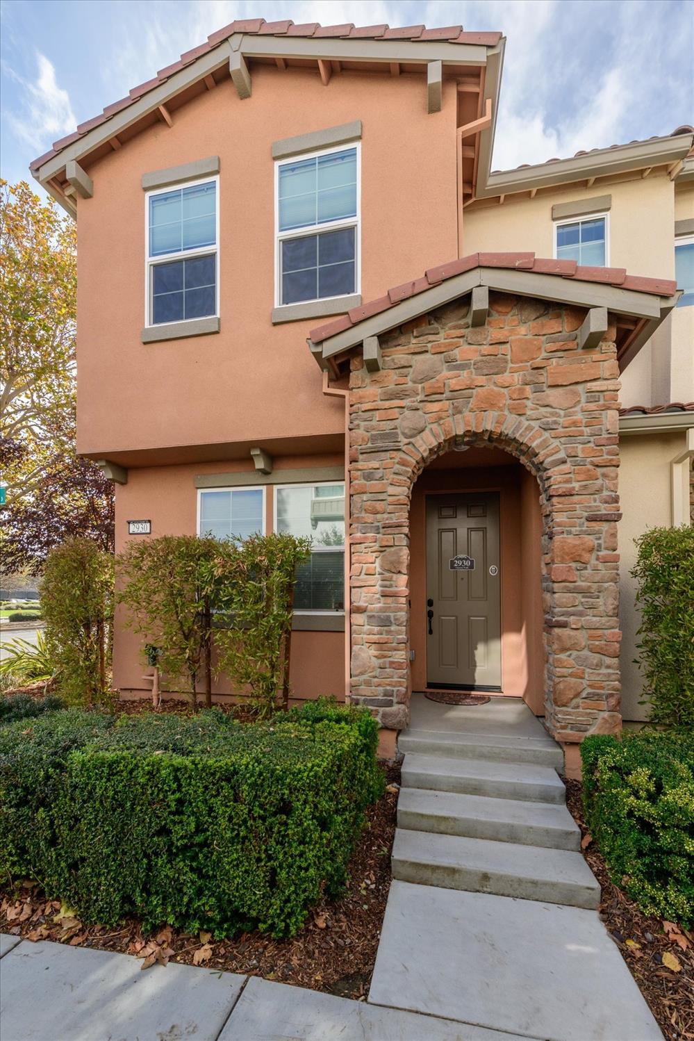 Detail Gallery Image 2 of 31 For 2930 Chatelet Walk, Sacramento,  CA 95834 - 3 Beds | 2/1 Baths