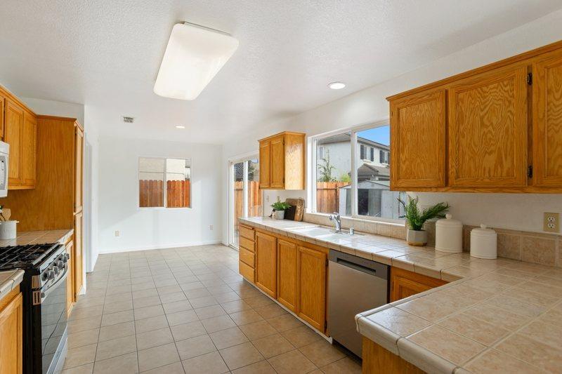 Detail Gallery Image 14 of 62 For 1776 Highbridge Way, Sacramento,  CA 95832 - 4 Beds | 2/1 Baths