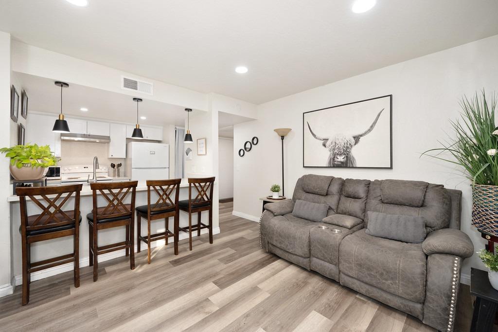 Detail Gallery Image 2 of 24 For 983 Fulton Ave #467,  Sacramento,  CA 95825 - 1 Beds | 1 Baths