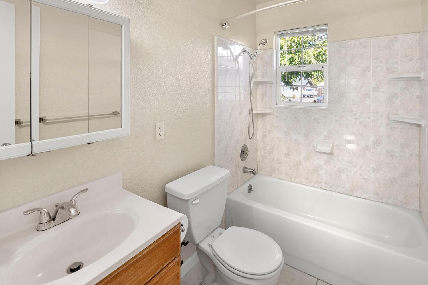 Detail Gallery Image 13 of 26 For 6314 David Ave, Loomis,  CA 95650 - 3 Beds | 2 Baths