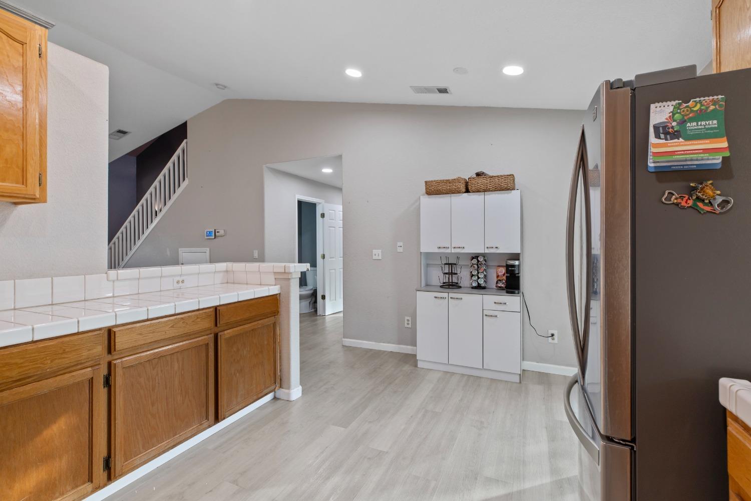 Detail Gallery Image 11 of 23 For 2733 Skybrite Dr, Ceres,  CA 95307 - 5 Beds | 2/1 Baths