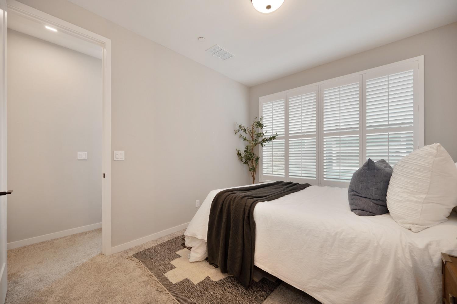 Detail Gallery Image 35 of 61 For 1412 E St, Sacramento,  CA 95814 - 2 Beds | 2/2 Baths