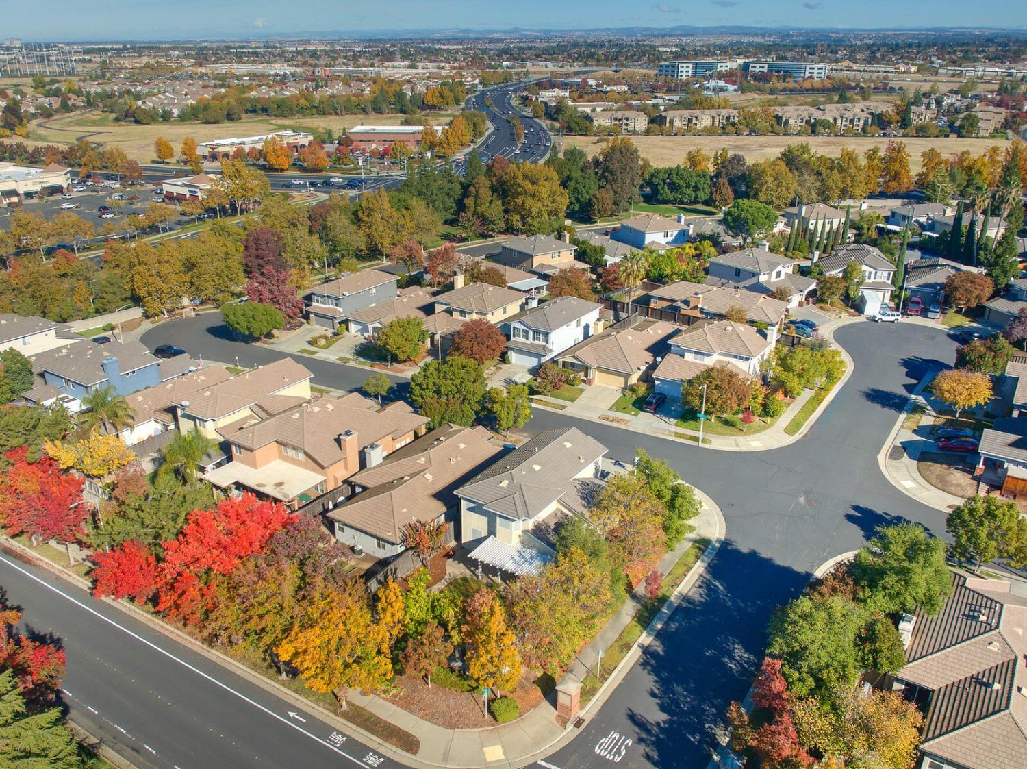 Detail Gallery Image 34 of 39 For 501 Twinwood Loop, Roseville,  CA 95678 - 5 Beds | 2/1 Baths