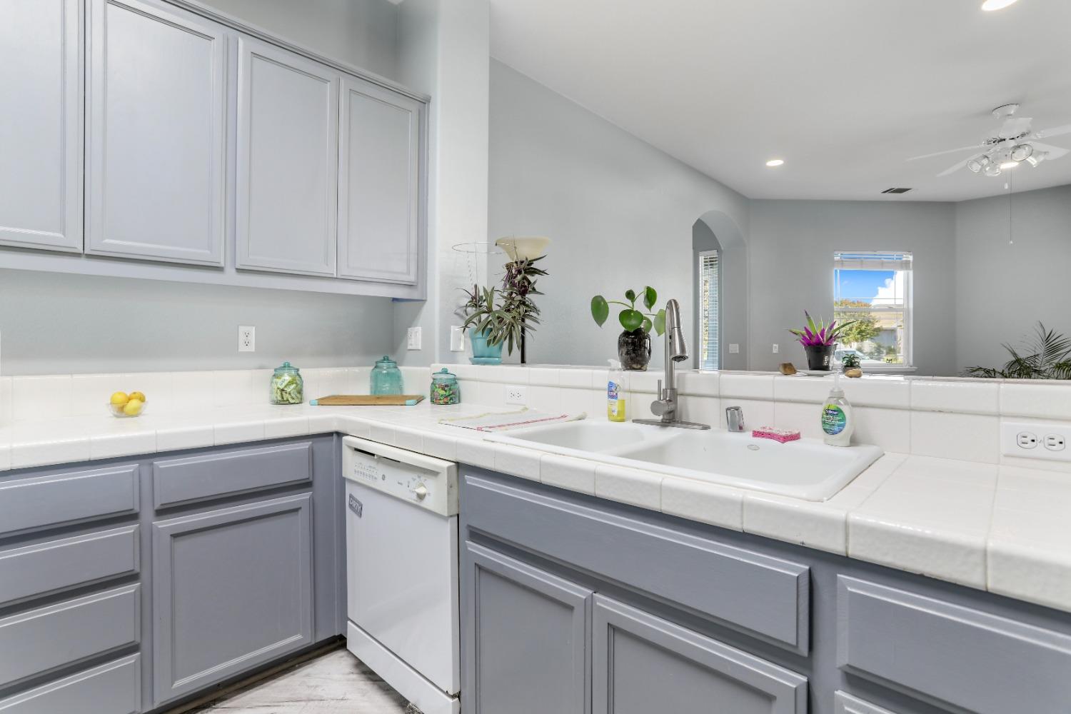 Detail Gallery Image 14 of 31 For 1664 Red Sky Way, Ripon,  CA 95366 - 2 Beds | 2 Baths