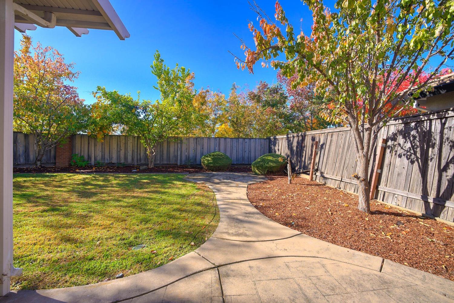 Detail Gallery Image 30 of 39 For 501 Twinwood Loop, Roseville,  CA 95678 - 5 Beds | 2/1 Baths