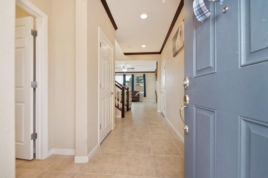 Detail Gallery Image 3 of 33 For 9709 Tribeca Dr, Sacramento,  CA 95829 - 3 Beds | 2/1 Baths