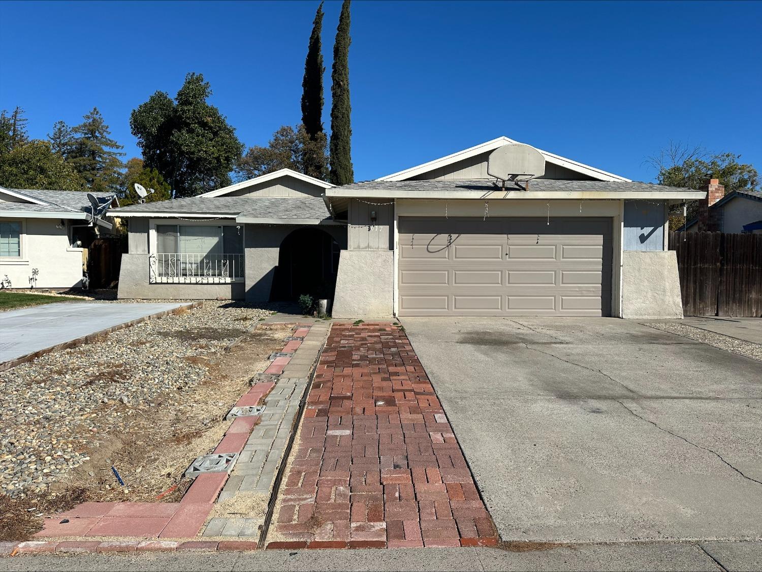 Detail Gallery Image 1 of 7 For 5677 Gearny Dr, Sacramento,  CA 95823 - 3 Beds | 2 Baths