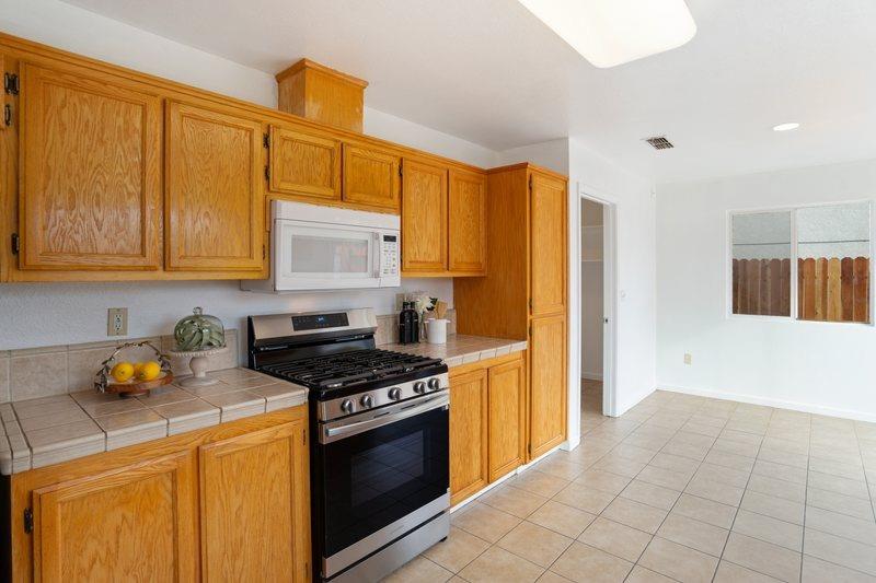 Detail Gallery Image 17 of 62 For 1776 Highbridge Way, Sacramento,  CA 95832 - 4 Beds | 2/1 Baths