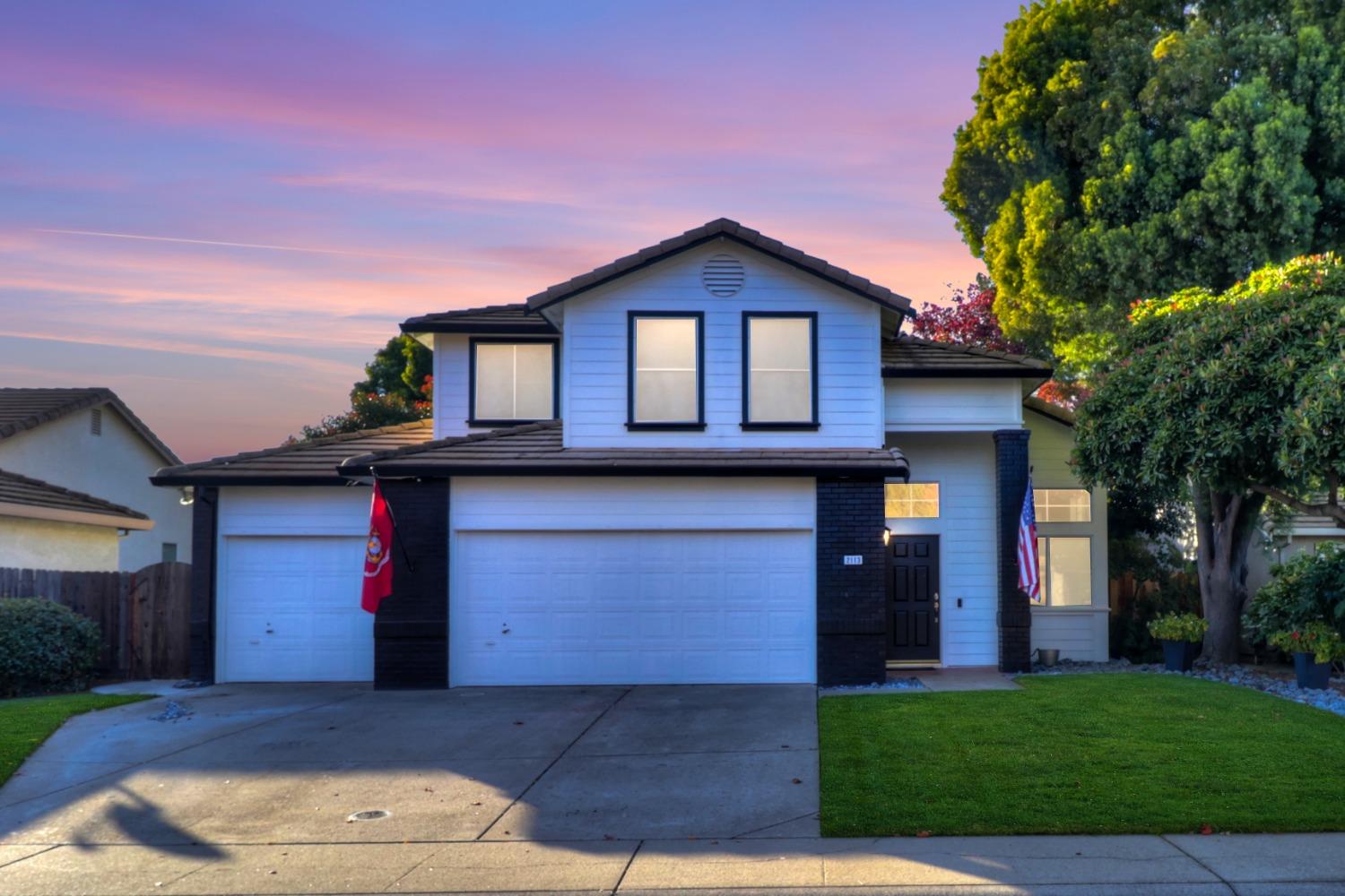 Detail Gallery Image 1 of 48 For 2113 Cargill Way, Roseville,  CA 95747 - 4 Beds | 2/1 Baths