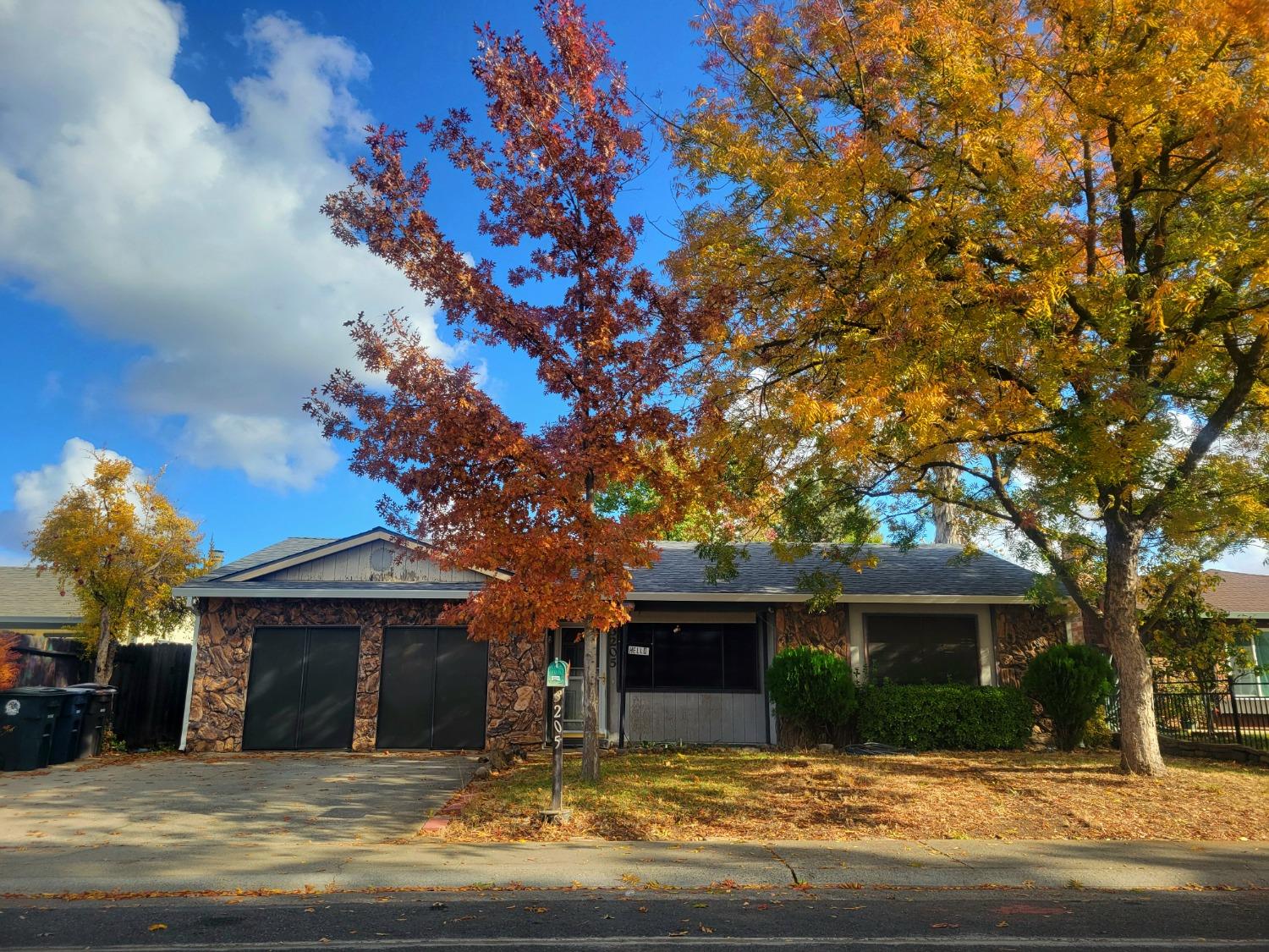 Detail Gallery Image 1 of 32 For 3205 Sanbury Cir, Rancho Cordova,  CA 95670 - 3 Beds | 2 Baths