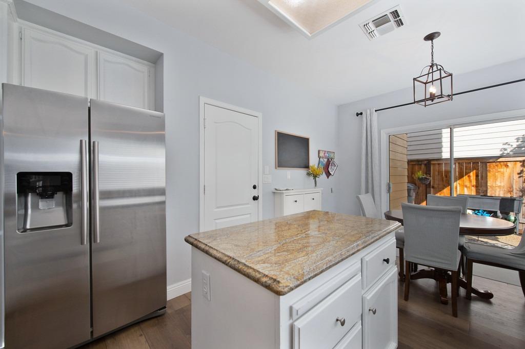 Detail Gallery Image 15 of 40 For 110 Royalton, Folsom,  CA 95630 - 3 Beds | 2/1 Baths