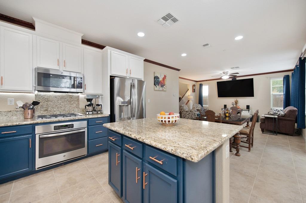 Detail Gallery Image 13 of 33 For 9709 Tribeca Dr, Sacramento,  CA 95829 - 3 Beds | 2/1 Baths