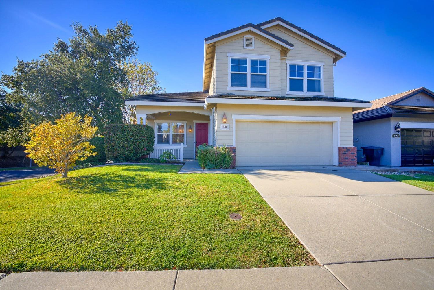 Detail Gallery Image 1 of 39 For 501 Twinwood Loop, Roseville,  CA 95678 - 5 Beds | 2/1 Baths