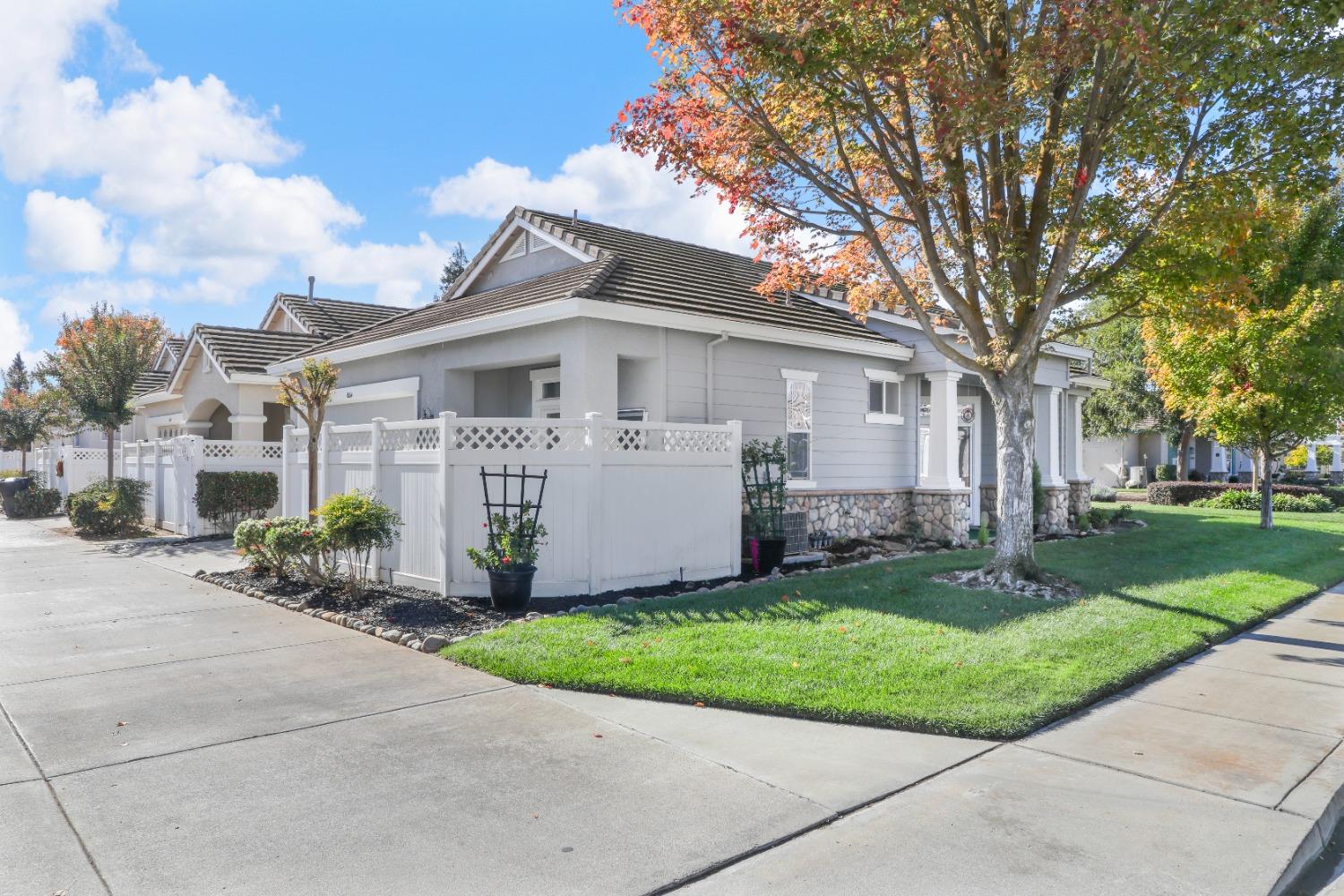 Detail Gallery Image 3 of 31 For 1664 Red Sky Way, Ripon,  CA 95366 - 2 Beds | 2 Baths