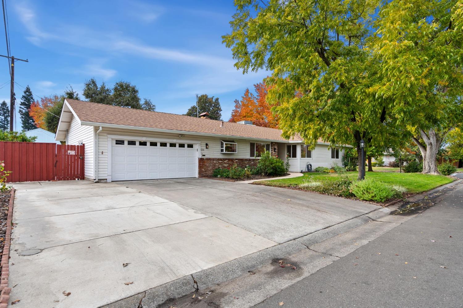 Detail Gallery Image 3 of 33 For 4220 Winding Creek Rd, Sacramento,  CA 95864 - 3 Beds | 2 Baths