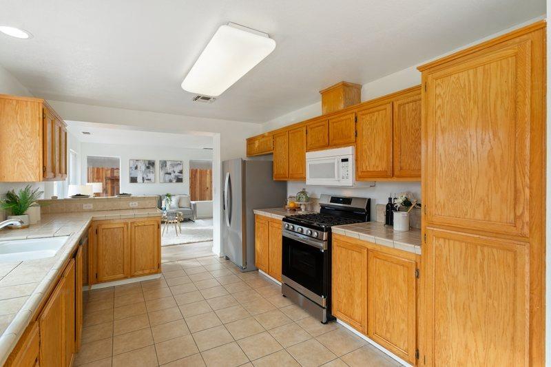 Detail Gallery Image 16 of 62 For 1776 Highbridge Way, Sacramento,  CA 95832 - 4 Beds | 2/1 Baths