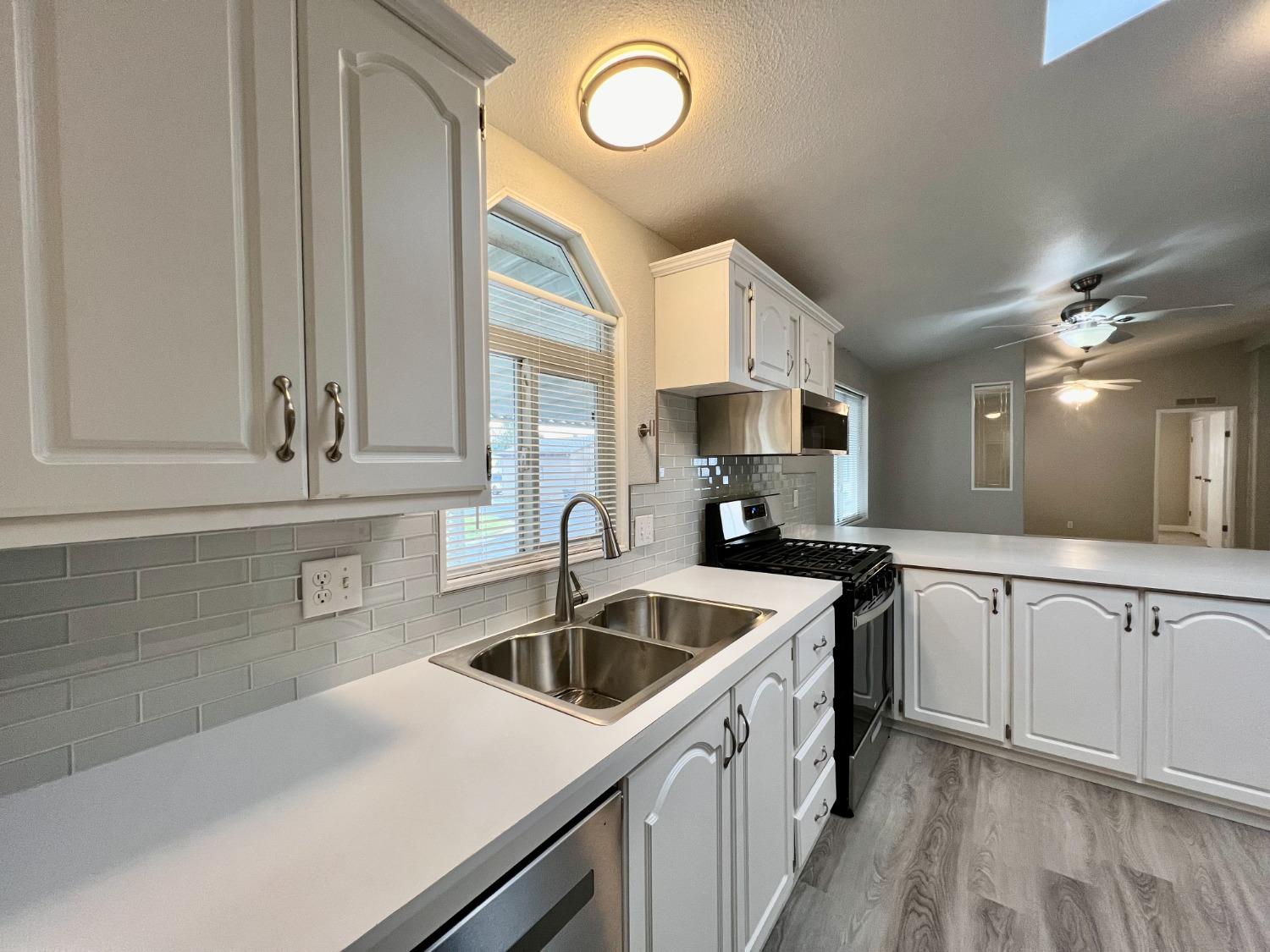 Detail Gallery Image 5 of 33 For 3120 Live Oak Blvd 162, Yuba City,  CA 95991 - 4 Beds | 2 Baths