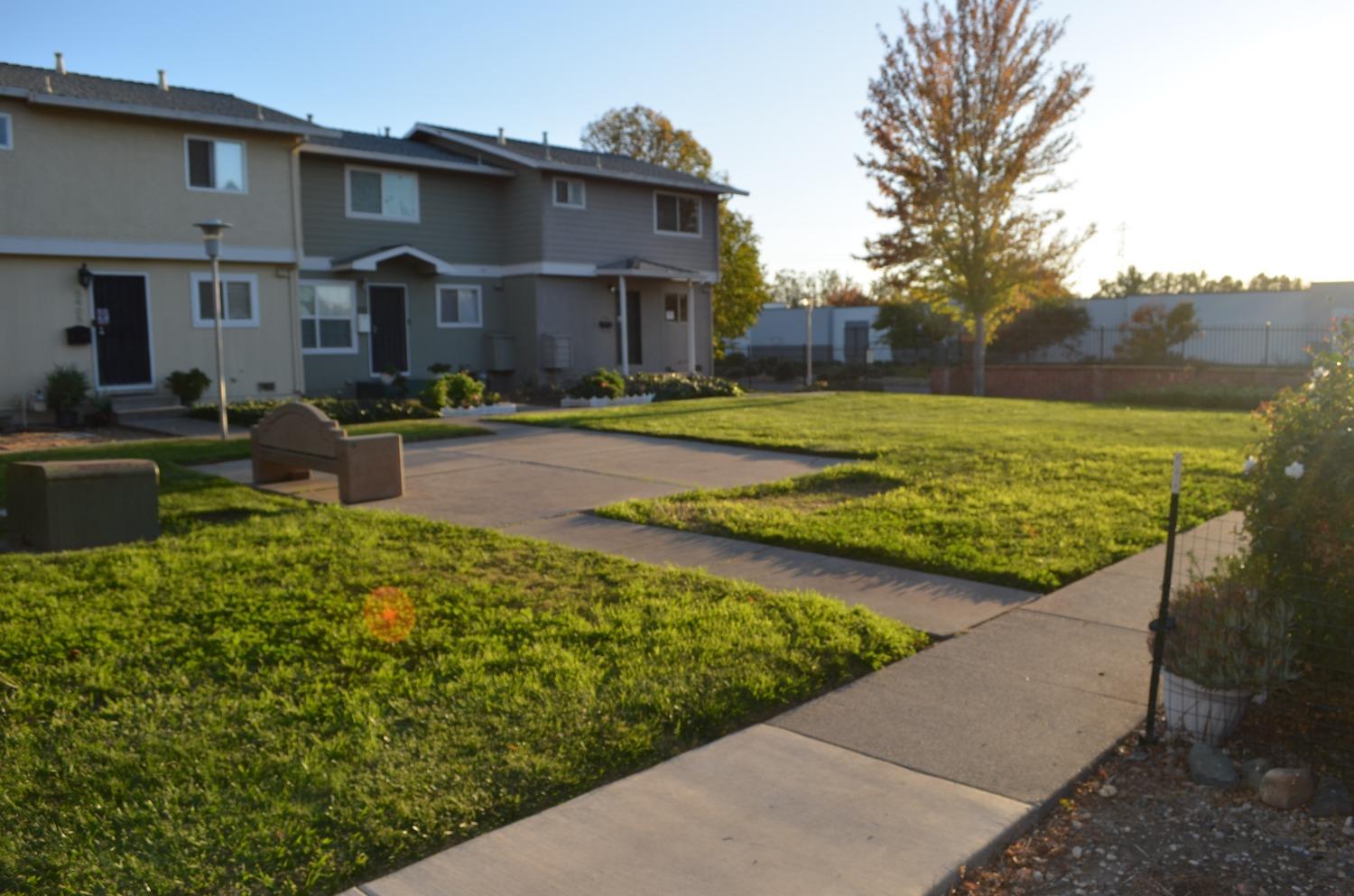 Detail Gallery Image 2 of 30 For 5937 Mack Rd, Sacramento,  CA 95823 - 3 Beds | 1/1 Baths