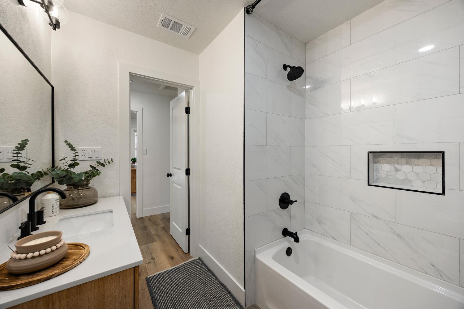 Detail Gallery Image 14 of 40 For 3815 64th St, Sacramento,  CA 95820 - 3 Beds | 2 Baths