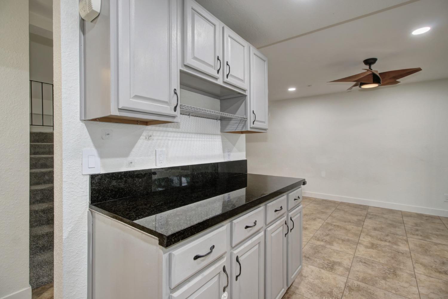 Detail Gallery Image 14 of 53 For 2342 S Whitney Blvd, Rocklin,  CA 95677 - 4 Beds | 2/1 Baths