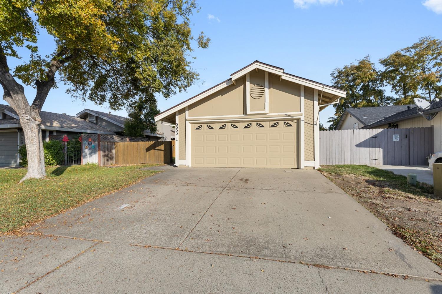 Detail Gallery Image 1 of 31 For 3353 Brownlea Cir, Antelope,  CA 95843 - 3 Beds | 2/1 Baths