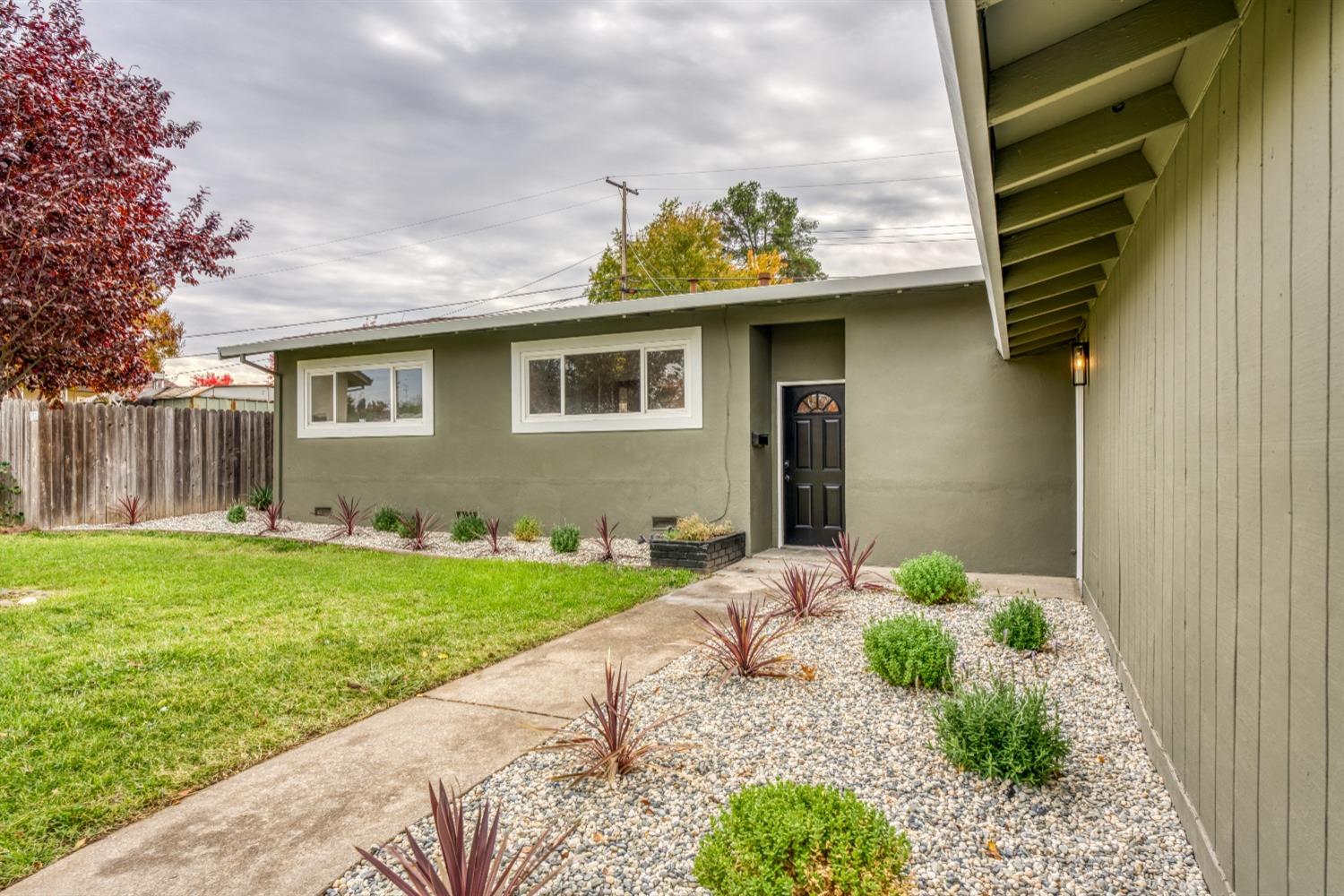 Detail Gallery Image 3 of 46 For 6124 Rutland Dr, Carmichael,  CA 95608 - 3 Beds | 2 Baths