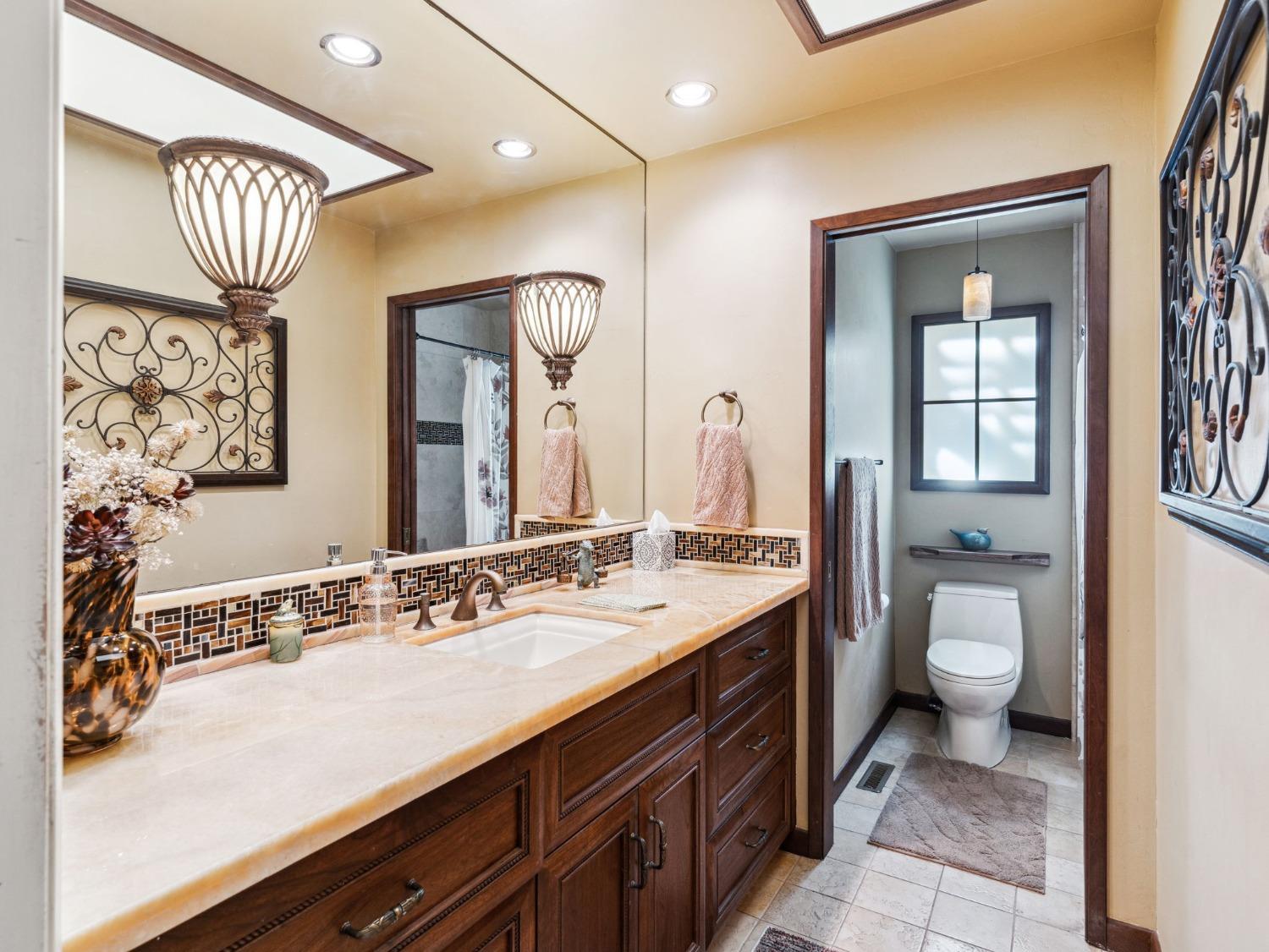 Detail Gallery Image 16 of 25 For 47 Riverbank Place, Carmichael,  CA 95608 - 3 Beds | 2 Baths