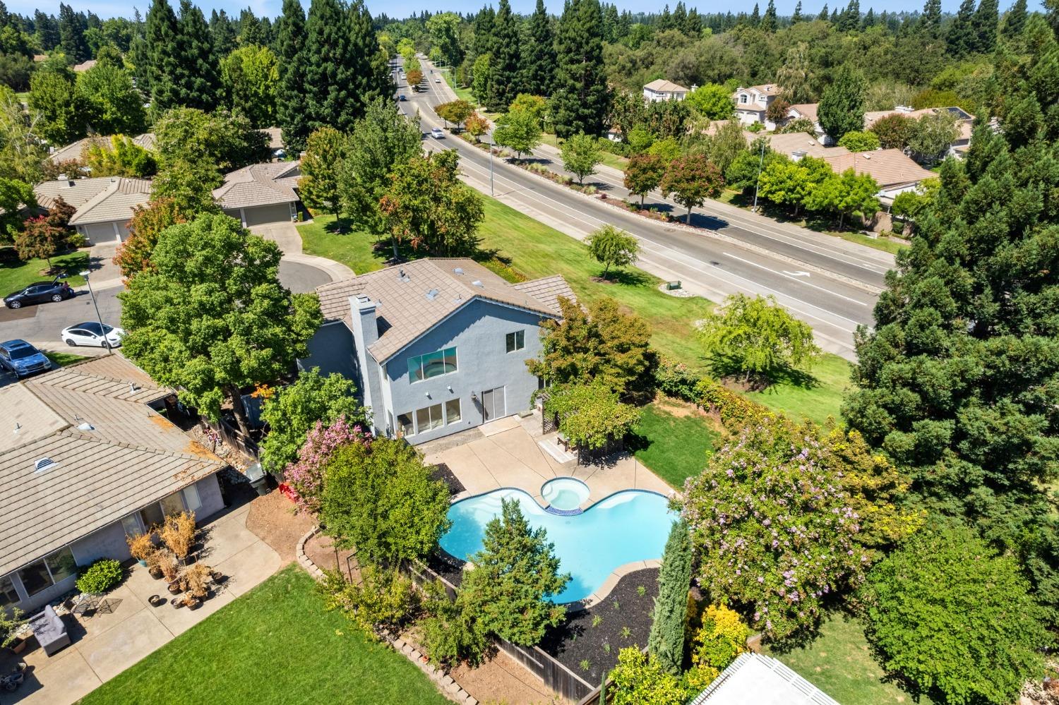 Detail Gallery Image 39 of 42 For 2113 Gold Ledge Ct, Gold River,  CA 95670 - 5 Beds | 3 Baths